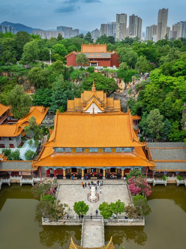 昆明嘅泰式寺院歷史悠久，圓通寺。