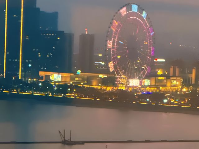 南昌力高皇冠假日酒店：雲端瞰江的溫情與煙火