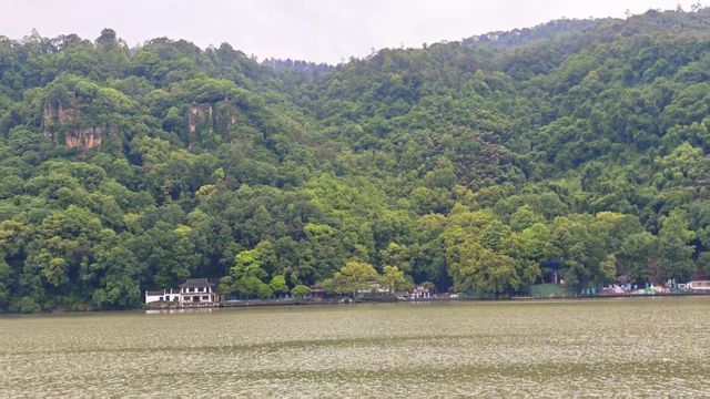 因《富春山居圖》而聞名遐邇的一條江