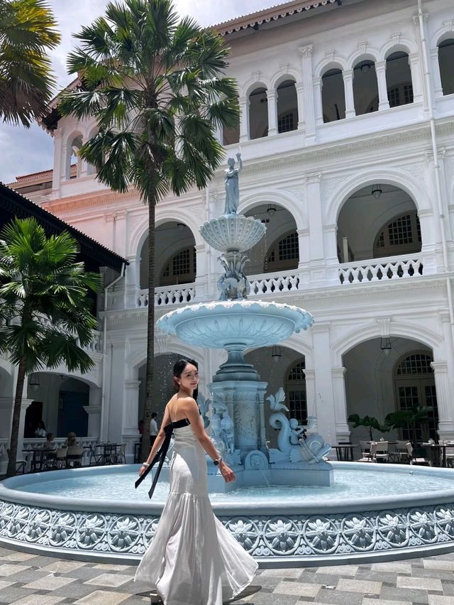 Raffles Hotel in Singapore is Stunning🌹