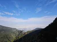 廬山，這座被譽為「人文聖山」的避暑勝地，正靜靜等待你的到來。讓人完全沉浸於它的詩意與清涼。 行程安
