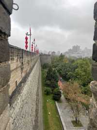 Xi'an Weekend: City Walls, Temples, and Ancient Vibes 🏯✨