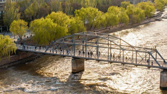 甘肅：春裝夏裹秋炫拍，淡季省到笑