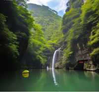 徒步金絲峽，遇見獼猴