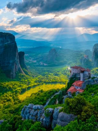 6 เส้นทางท่องเที่ยวสุดมหัศจรรย์ที่ห้ามพลาดในประเทศกรีซ