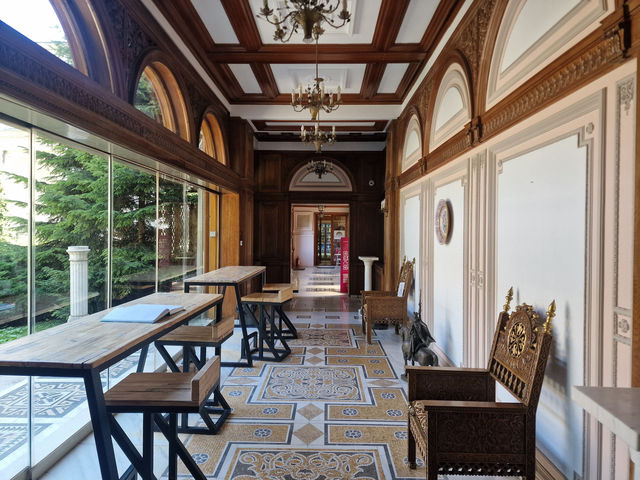 Ceausescu's House Requires Planning and Reveals Opulence Ceausescu's House Requires Planning and Reveals Opulence