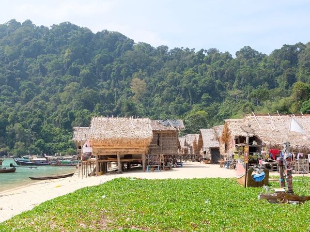 หมู่บ้านมอแกน สัมผัสวิถีชีวิตชาวเล ⛱🏝