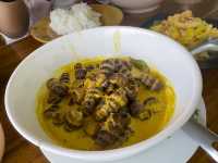 ร้านอาหารพื้นเมือง อร่อยริมบึง จ. พังงา