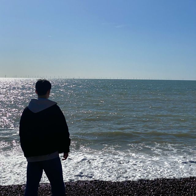 드넓은 바다의 아름다운 수평선, 브라이튼 해변🌊 드넓은 바다의 아름다운 수평선, 브라이튼 해변🌊