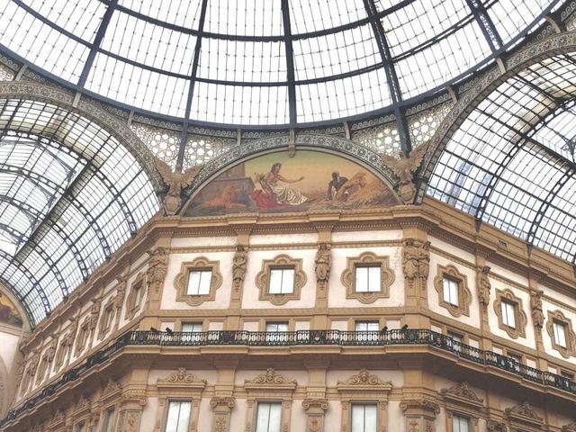 Strolling around in Romantic Milan Cathedral 