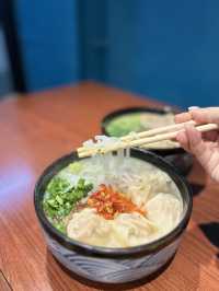 ［新竹/東區］ 新竹東門市場米粉攤｜超濃郁湯底 銅板價 排隊美食 吃過還會想吃😳 