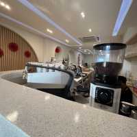 นั่งขิวๆที่ร้าน Toasto cafa ติดกับ mrt ท่าพระ 