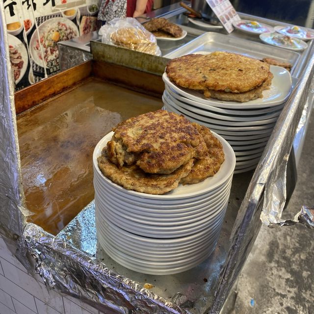 ソウル「広蔵市場」名物の刺身三昧(ユッケ、生レバー、センマイ、テナガタコ)