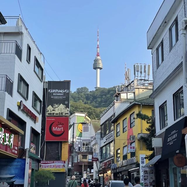 明洞：購物美食狂歡的天堂！🛍️💃