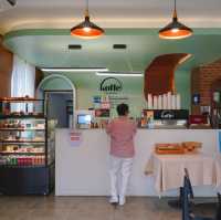 Koffe.Coffeebar  คาเฟ่สไตล์โมเดิร์นอังกฤษ