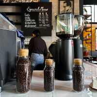 Made in BLUE cafe & bistro คาเฟ่สไตล์ธรรมชาติ