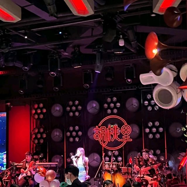 人均RMB100，深圳餐廳睇演唱會🎶🎤