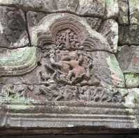 Temple Y, the half-pediment