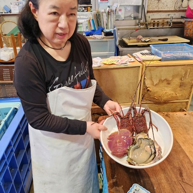 愛媛縣八幡濱Doya巿場炭火燒龍蝦