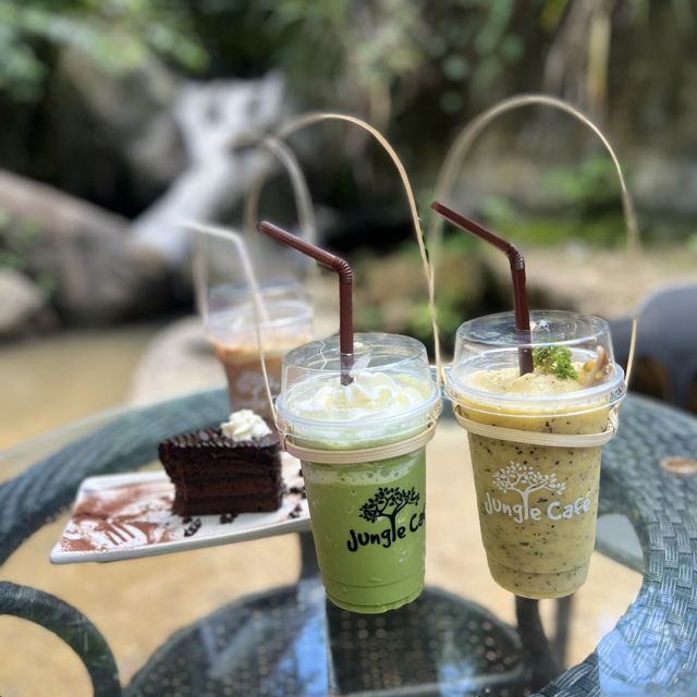 คาเฟ่ น้ำตกกะทู้