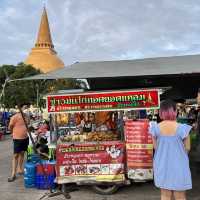 เดินกินเที่ยว ตลาดโต้รุ่ง องค์พระปฐมเจดีย์ นครปฐม