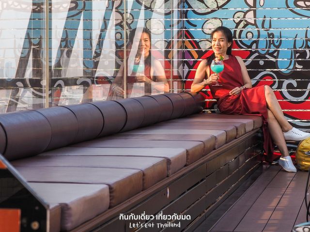Gen Z Bar & Bistro รูฟท้อปวิวเยาวราช