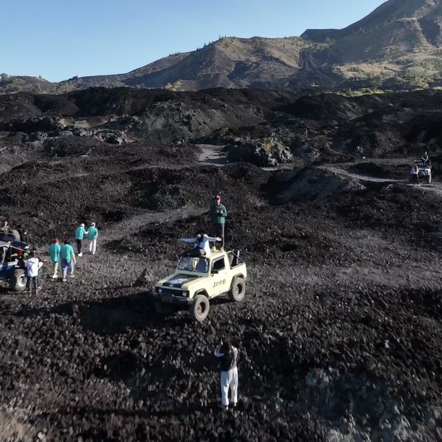 巴里島火山爆發後的黑砂岩～