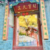金燦燦的麗江古城