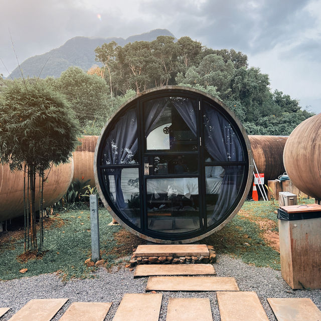 Culvert Hotel: Oval design, nature's charm
