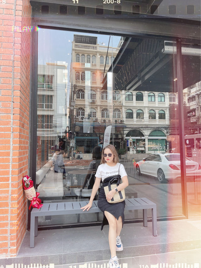 曼谷Phrom Phong區的Bottomless咖啡店，咖啡和蛋糕一絕