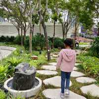 【香港首個木化石公園】佔地7萬平方英呎，適合親子探索科學知識