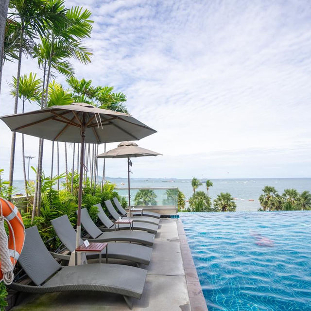 ที่พักติดชายหาดพัทยา Holiday Inn Pattaya