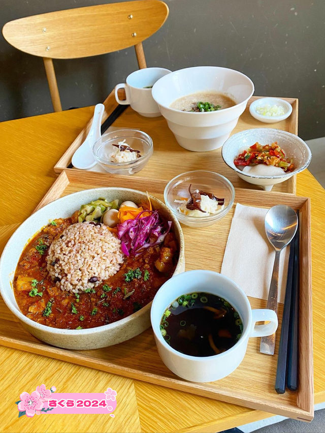 【福岡グルメ】薬膳料理で体もポカポカ！カレー屋おかゆの楽しめるお店