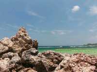 ชมโขดหิน น้ำใส ที่หาดผู้รอดชีวิต