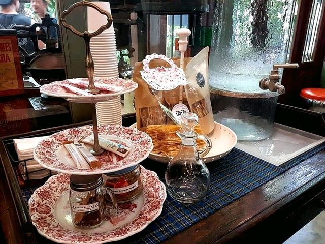  7 Tique คาเฟ่สุดชิคที่ต้องแวะมา ☕🍵🍰🥞🧁🧋