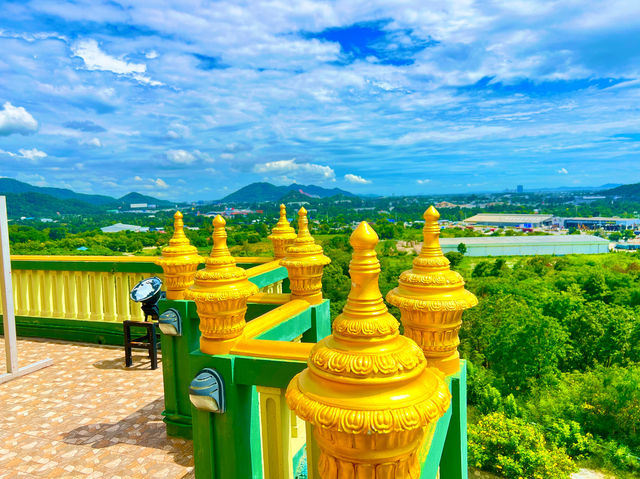 สักการะพระบรมสารีริกธาตุและปิดทองหลวงพ่อโสธร