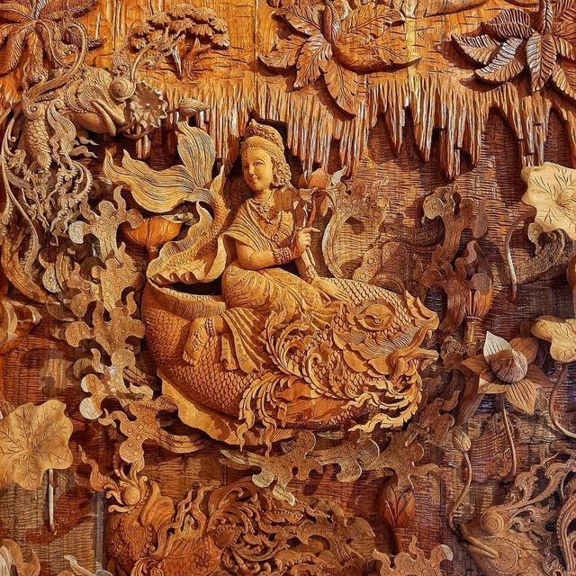วัดศรีชุม สักการะพระเจ้าทันใจ 