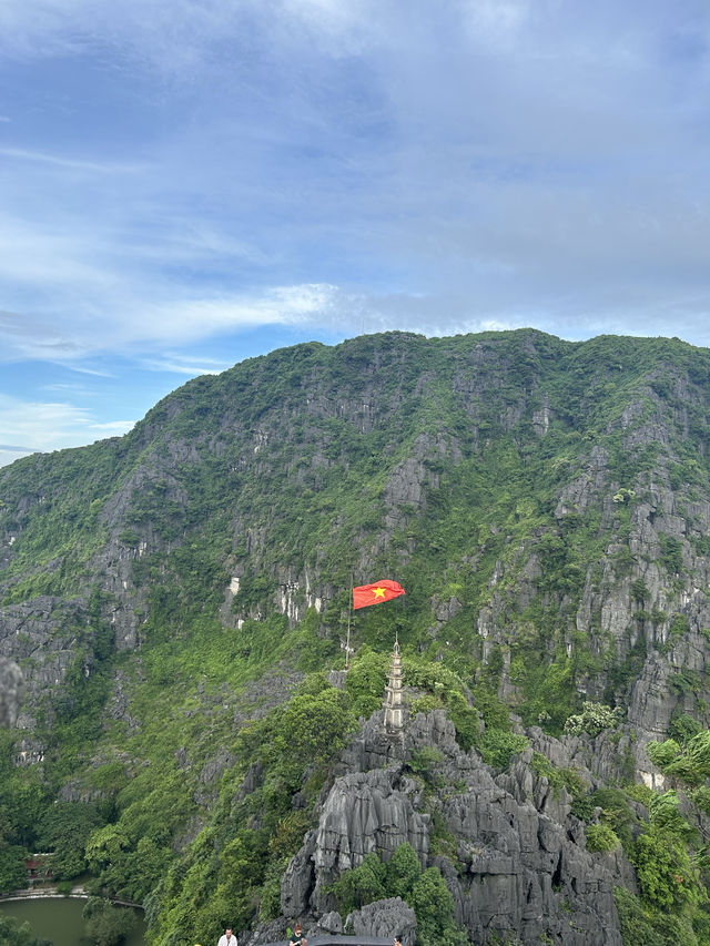 ベトナム北部の絶景の秘境ニンビン！歴史的な遺産をサイクリング！