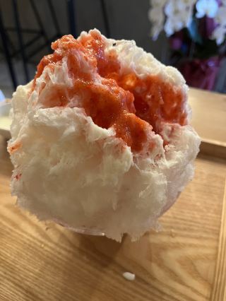 Let's enjoy fluffy shaved ice made from natural ice of Yatsugatake in Musashi-Koganei.