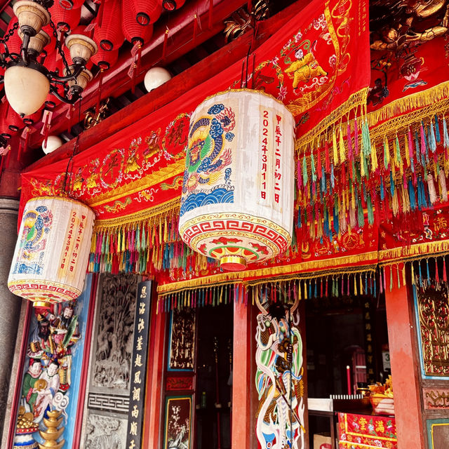 "Must-Visit Tua Pek Kong Temple in Kuching: Enhance Your Experience with Local Tour Guides"