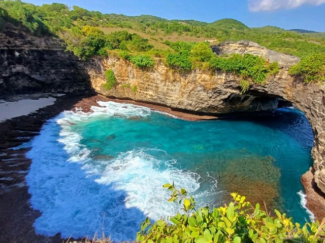 「天仙裂痕，破碎沙灘」：印尼巴釐島佩妮達島的奇幻景點，近似蘇格蘭高地