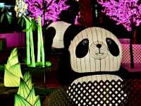 維園中秋花燈-七彩顏色的巨型燈籠，映照維多利亞公園
