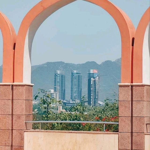 @ THE PAKISTAN MONUMENT.