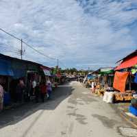 Handcrafted Wonders: Discovering Sarikei Market’s Traditional Treasures!