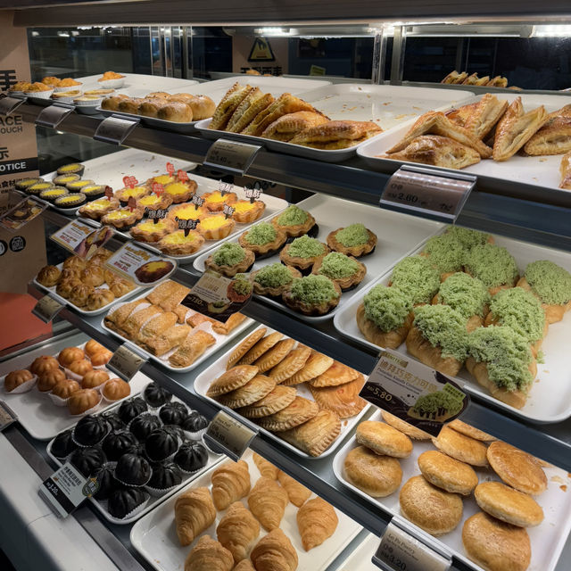 A Christmas Wonderland at TK Bakery! 🎄