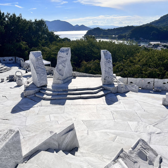 【広島 未来心の丘】　青と白の世界✨
