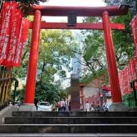 ศาลเจ้าฮิเอะที่มีเสาโทริอิเรียงรายอีกแห่งในโตเกียว