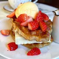 Strawberry croffles in Kimpton Shinjuku Tokyo 🍓
