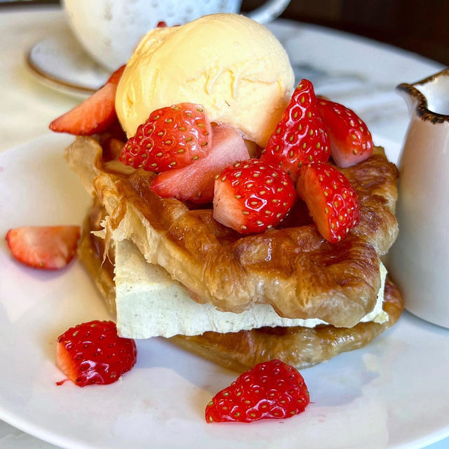 Strawberry croffles in Kimpton Shinjuku Tokyo 🍓