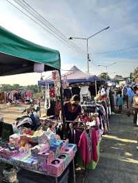ตลาดสราญยามเย็น สุดชิลริมแม่น้ำแม่กลอง